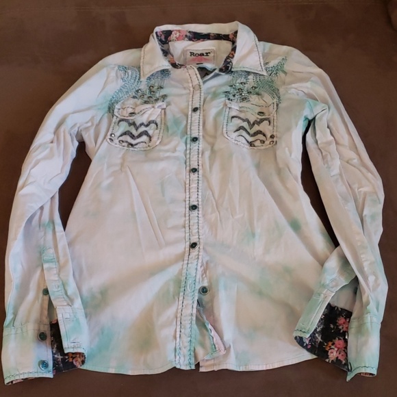 Roar Long Sleeve Button Up "IKAT Get Enough " - Picture 4 of 7